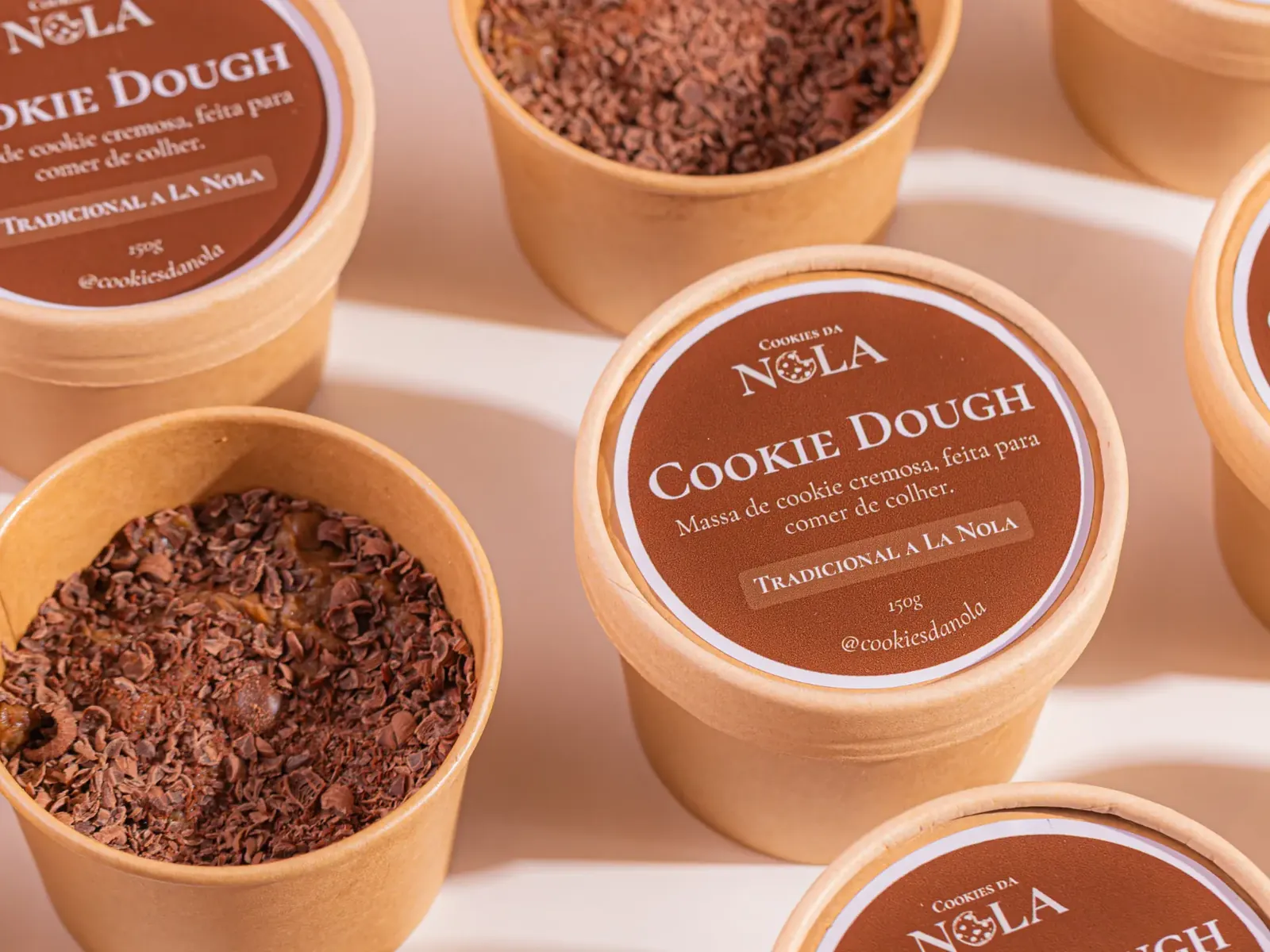 Potes de massa de cookie dough tradicional da Cookies da Nola